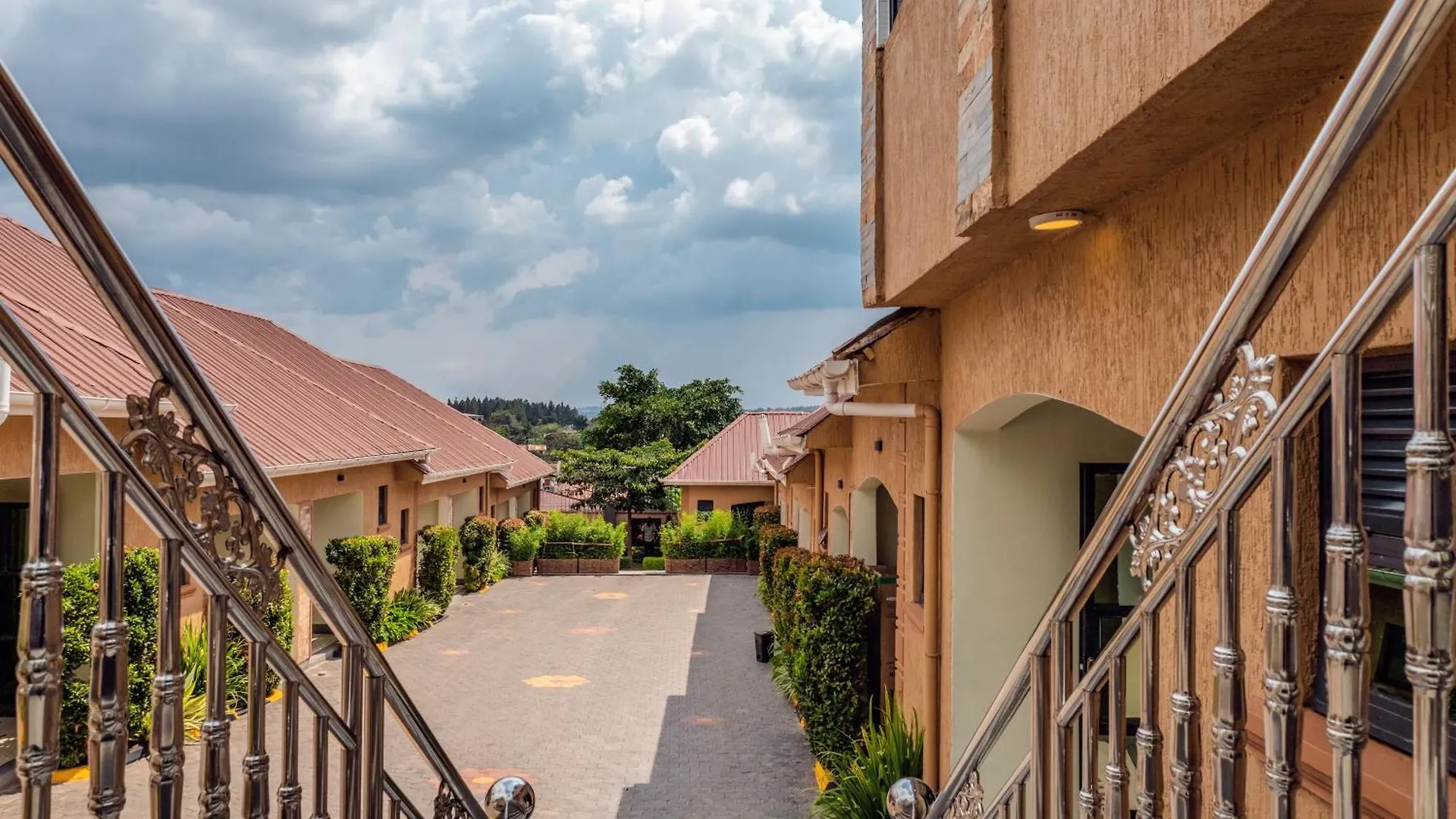 Imara Hotel, Kyengera Mugongo カンパラ ホテル