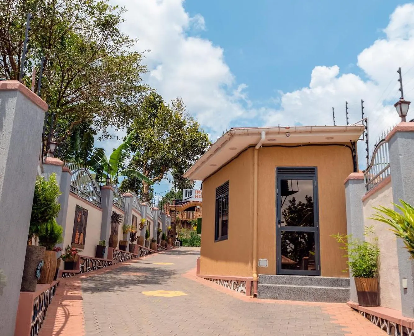 ホテル Imara Hotel, Kyengera Mugongo カンパラ