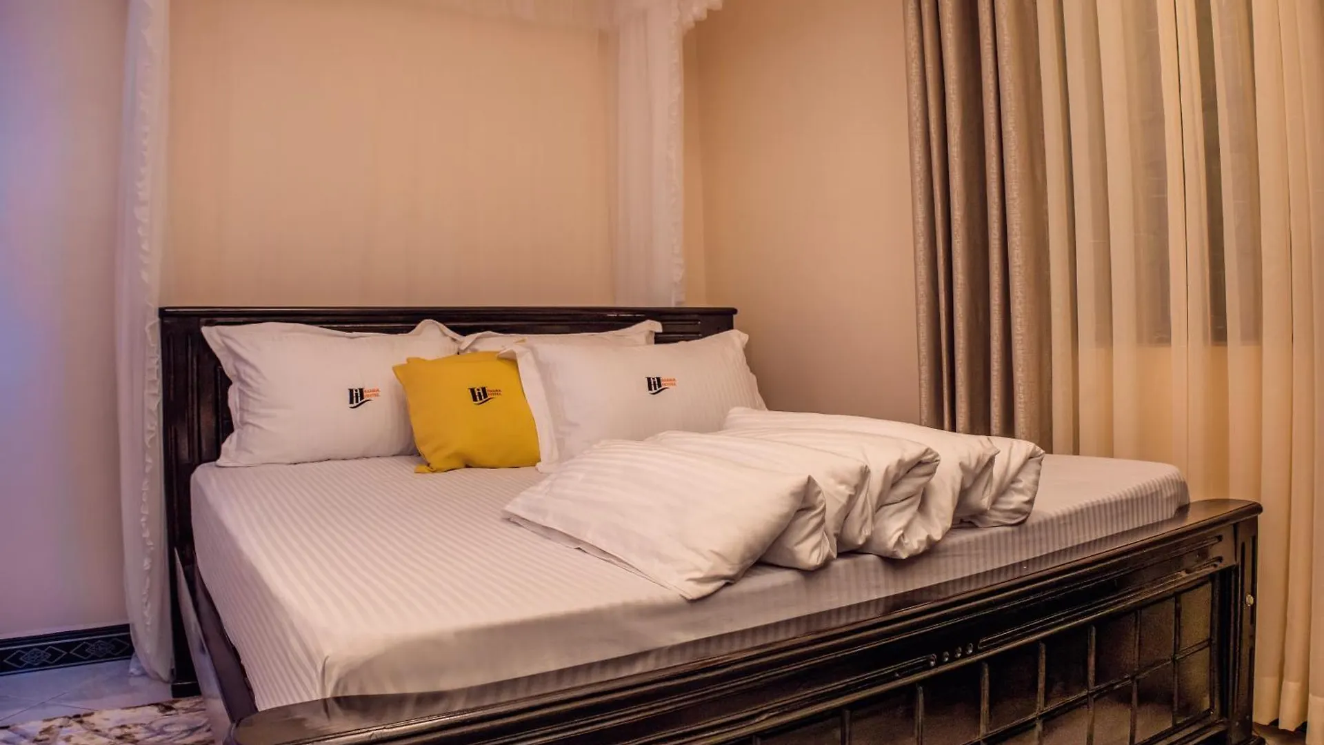 Imara Hotel, Kyengera Mugongo カンパラ ホテル